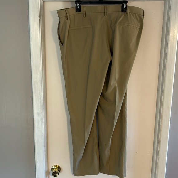 Haggar khakis 40/32 - Picture 2 of 2